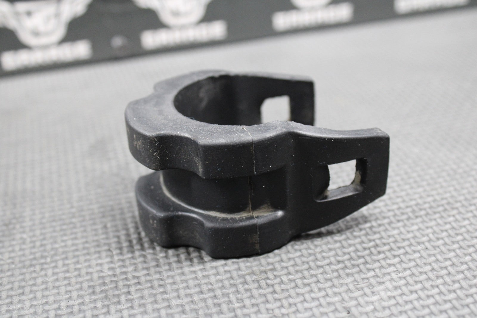 2002 HONDA XR200R 86 - 02 OEM GAS FUEL TANK SEAT FRAME DAMPER RUBBER MOUNTS GUARDS - hggarage