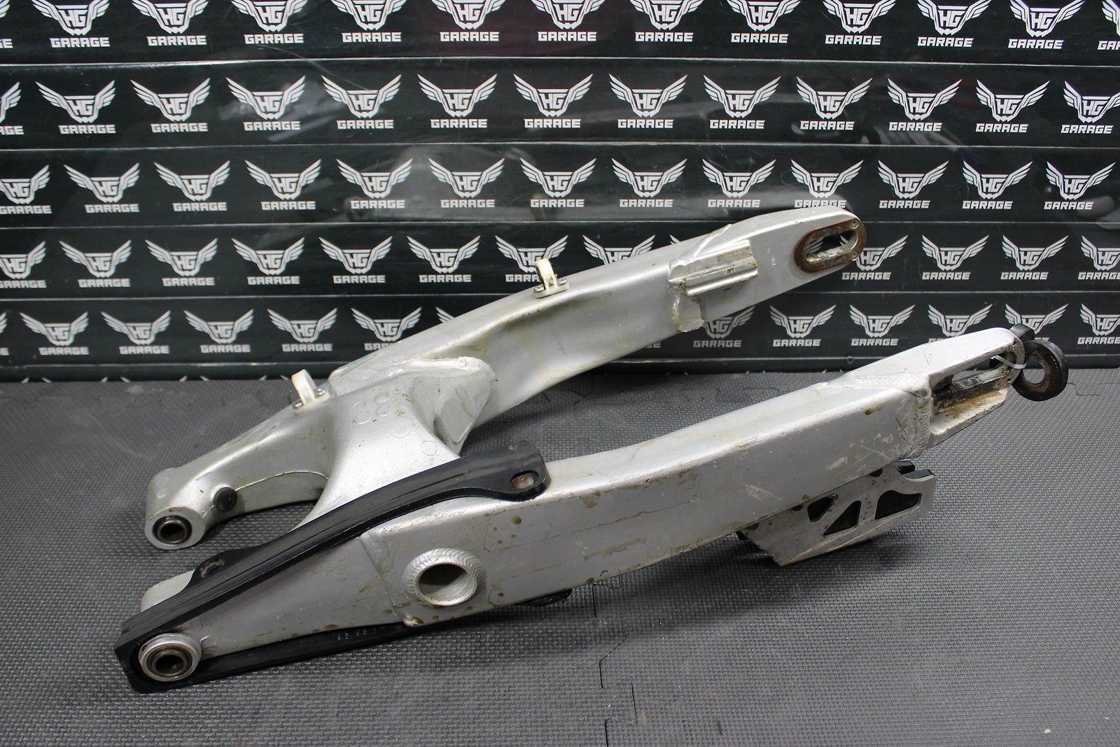1999 YAMAHA OEM SWINGARM SWING ARM SUSPENSION 5MV - 22110 - 00 - 00 - hggarage