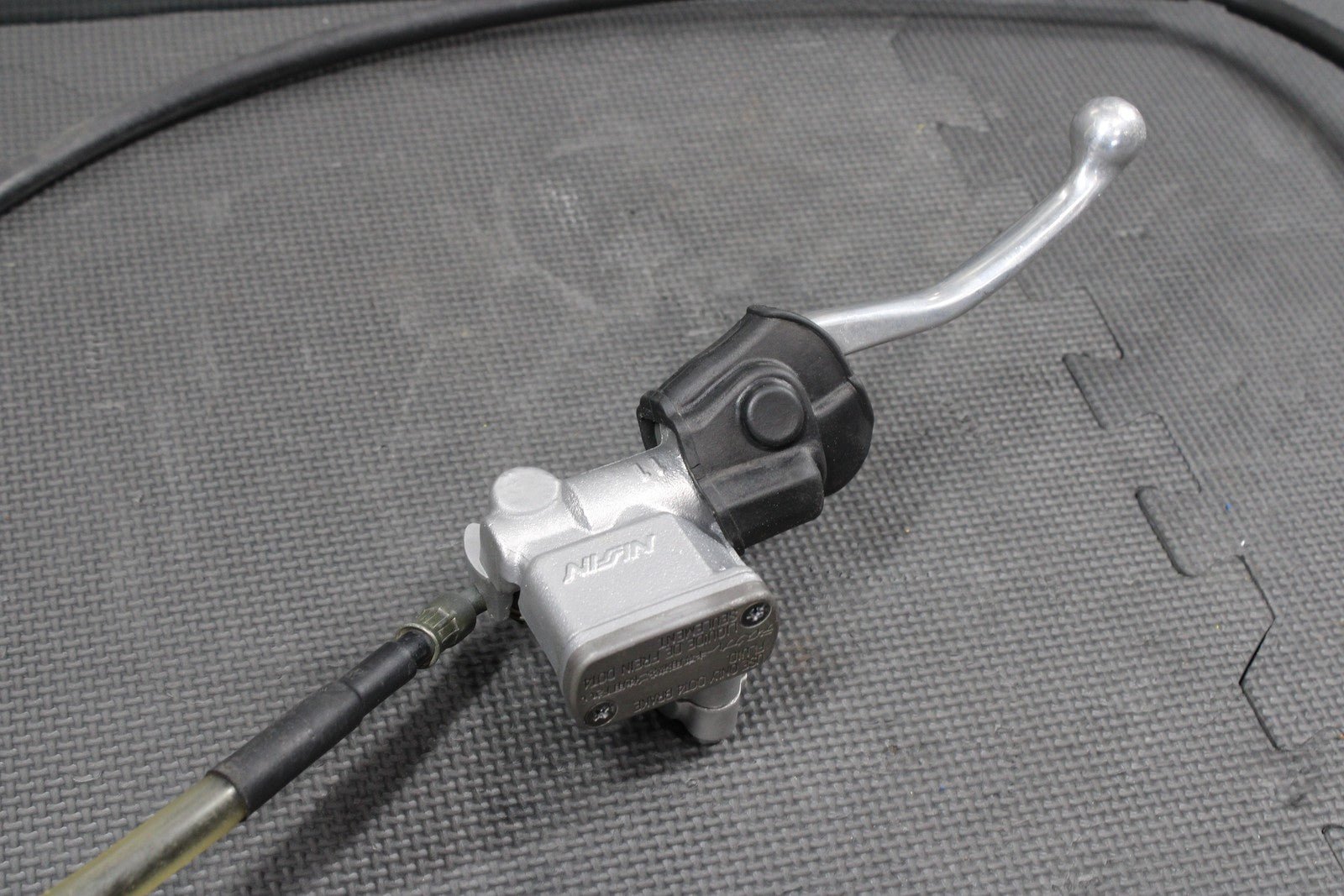2000 SUZUKI 00 - 04 DRZ400 OEM FRONT BRAKE CALIPER MASTER CYLINDER W HOSE LEVER - hggarage