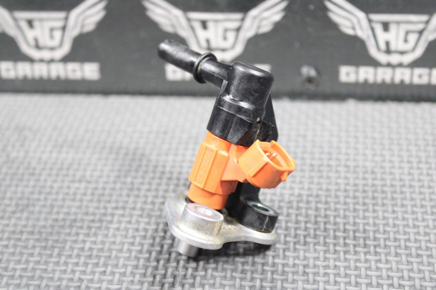 2020 SUZUKI 19 - 25 RMZ250 OEM FUEL INJECTOR AIRBOX MOUNT NOZZLE 15710 - 46K10 GOOD! - hggarage