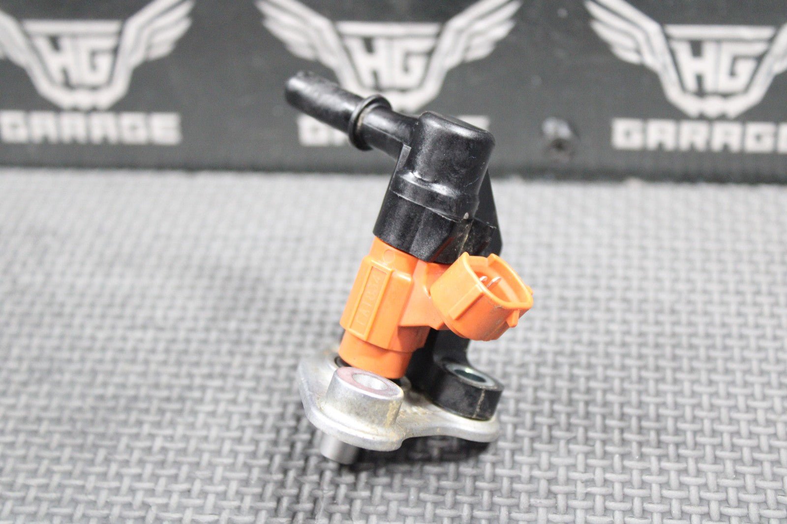 2020 SUZUKI 19 - 25 RMZ250 OEM FUEL INJECTOR AIRBOX MOUNT NOZZLE 15710 - 46K10 GOOD! - hggarage
