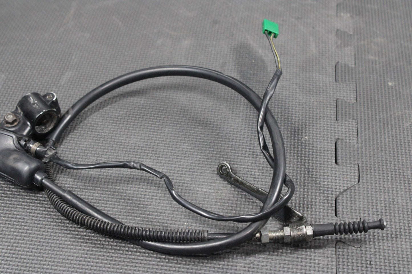 1987 87 - 95 YAMAHA TW200 OEM CLUTCH PERCH MOUNT WITH LEVER CABLE 1RL - 26335 - 00 - 00 - hggarage