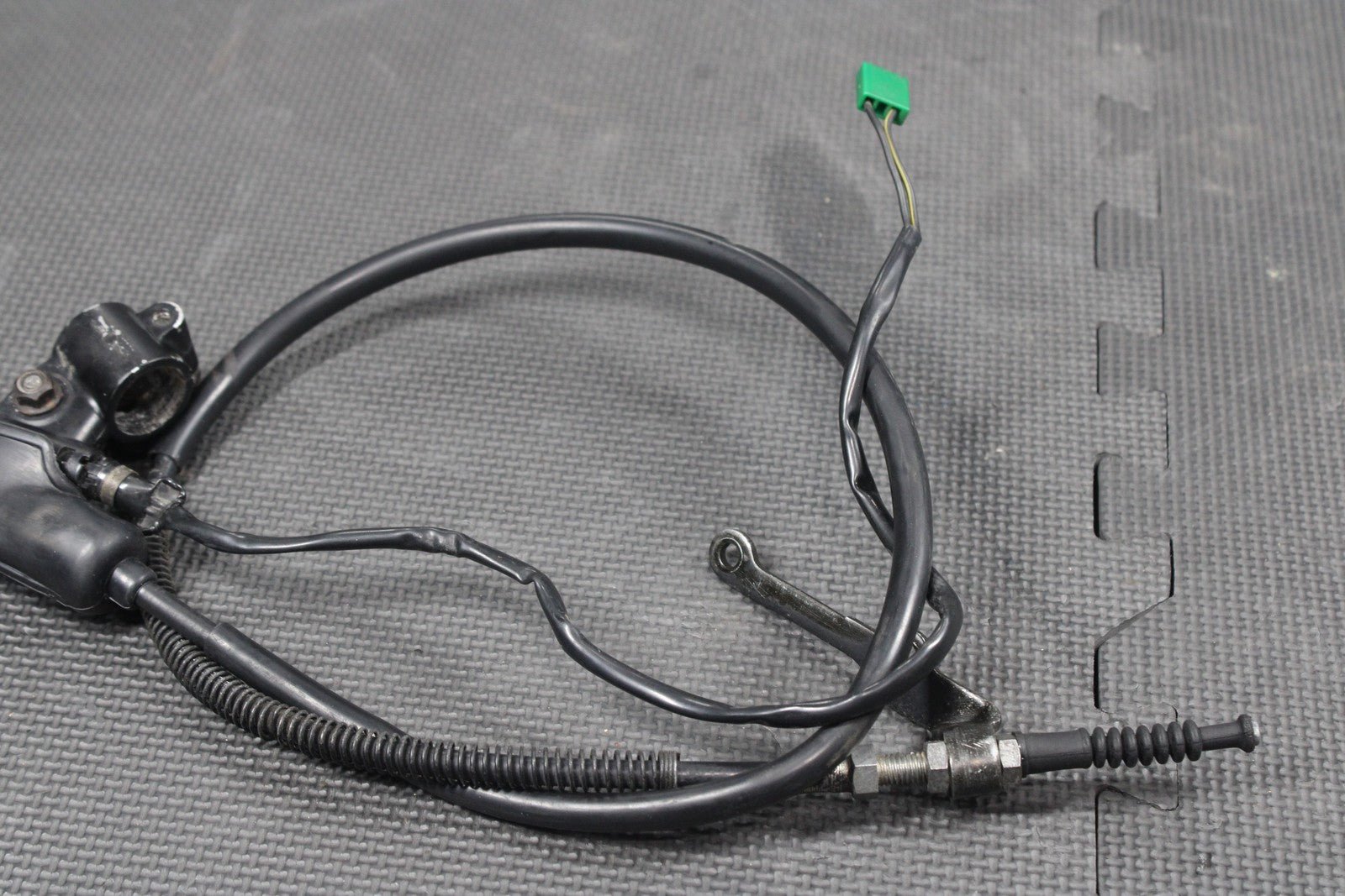 1987 87 - 95 YAMAHA TW200 OEM CLUTCH PERCH MOUNT WITH LEVER CABLE 1RL - 26335 - 00 - 00 - hggarage