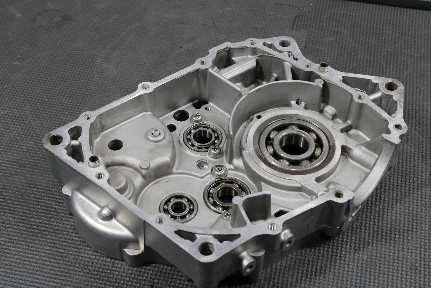 2008 KAWASAKI KLX140 OEM RIGHT ENGINE CRANKCASE CRANK CASES BLOCK 14080 - 02 - hggarage