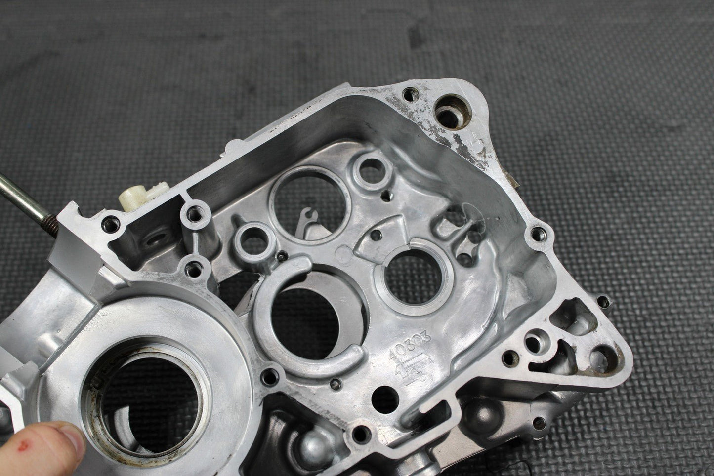 1997 YAMAHA RT100 OEM RIGHT ENGINE MOTOR CRANKCASE CRANK CASE BLOCK - hggarage