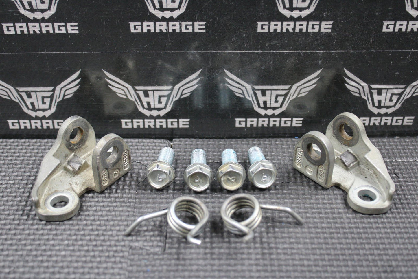2019 SUZUKI RMZ250 RMZ450 OEM RIGHT LEFT FOOTPEG FOOTREST MOUNTING BRACKETS - hggarage