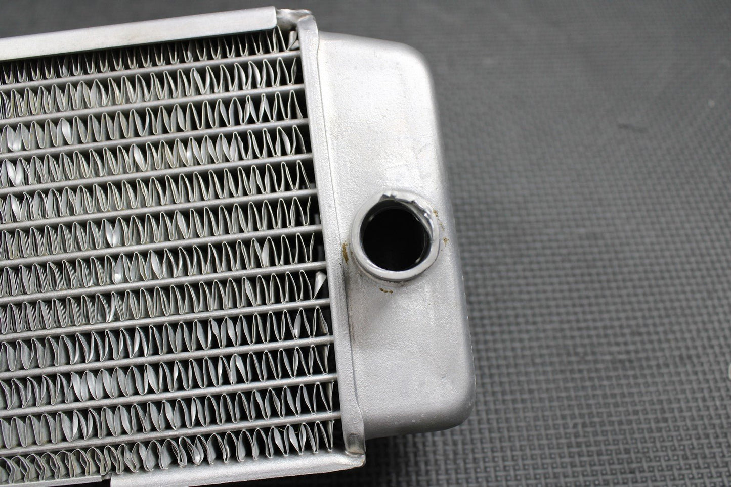 2014 KAWASAKI 10 - 16 KX250F OEM RIGHT FILL SIDE RADIATOR RADIATORS 39061 - 0168 - hggarage
