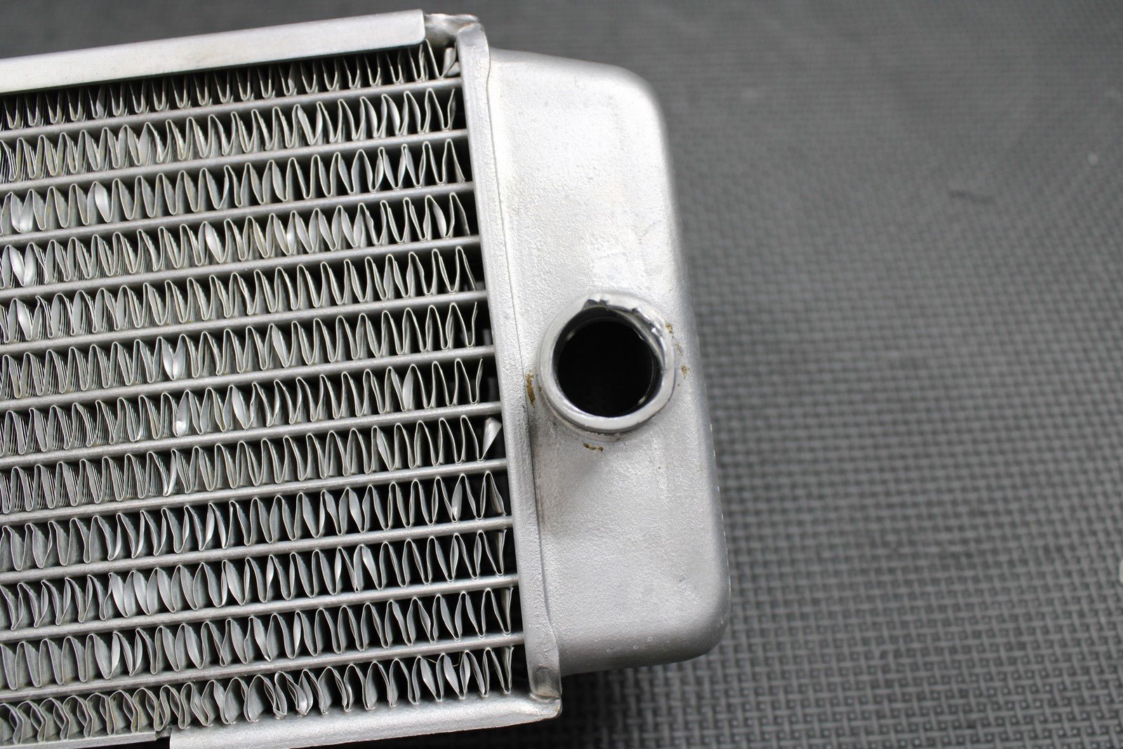 2014 KAWASAKI 10 - 16 KX250F OEM RIGHT FILL SIDE RADIATOR RADIATORS 39061 - 0168 - hggarage