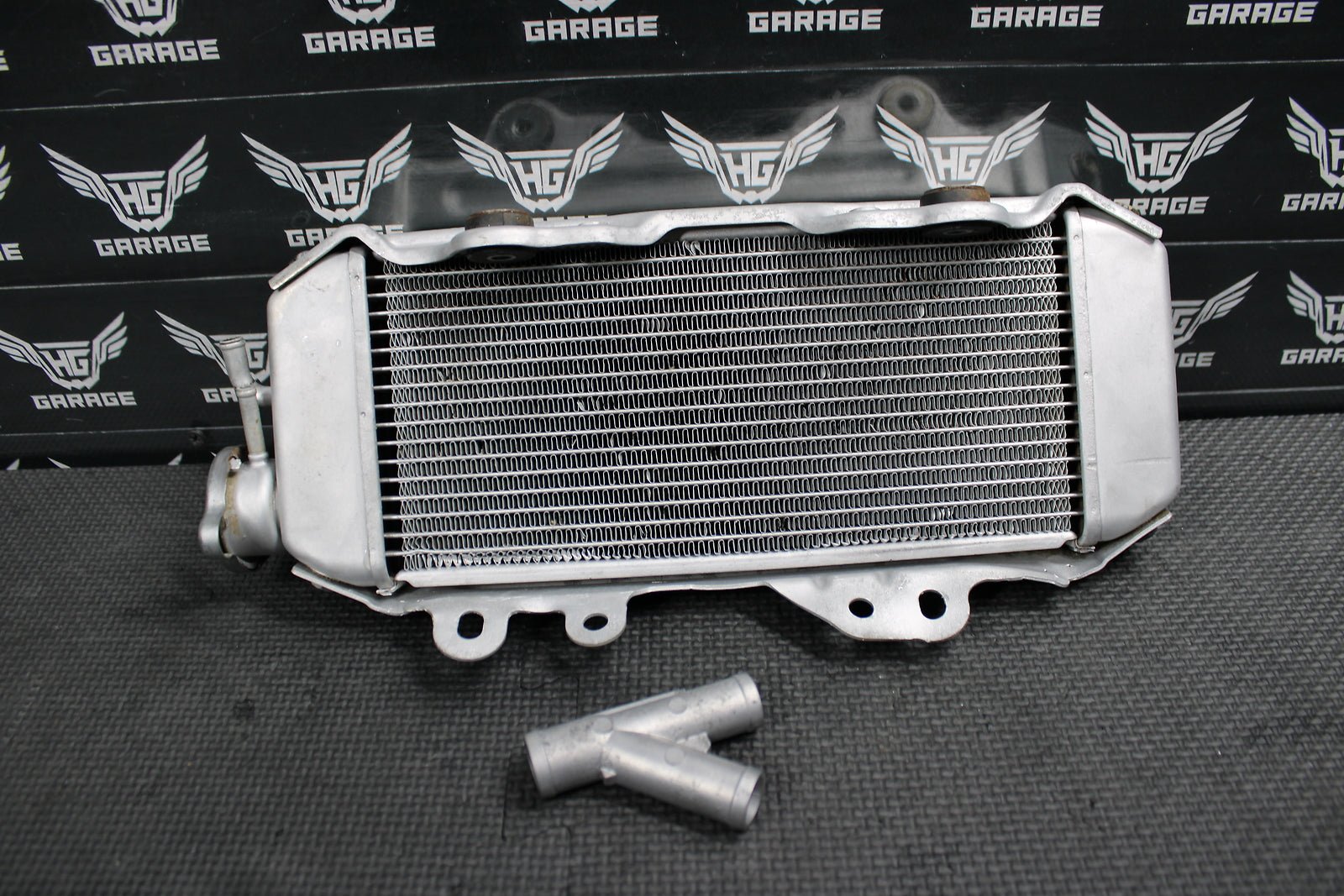 2007 KAWASAKI KX250F OEM RIGHT FILL SIDE RADIATOR COOLER CAP RAD HOSE 39061 - 0074 - hggarage