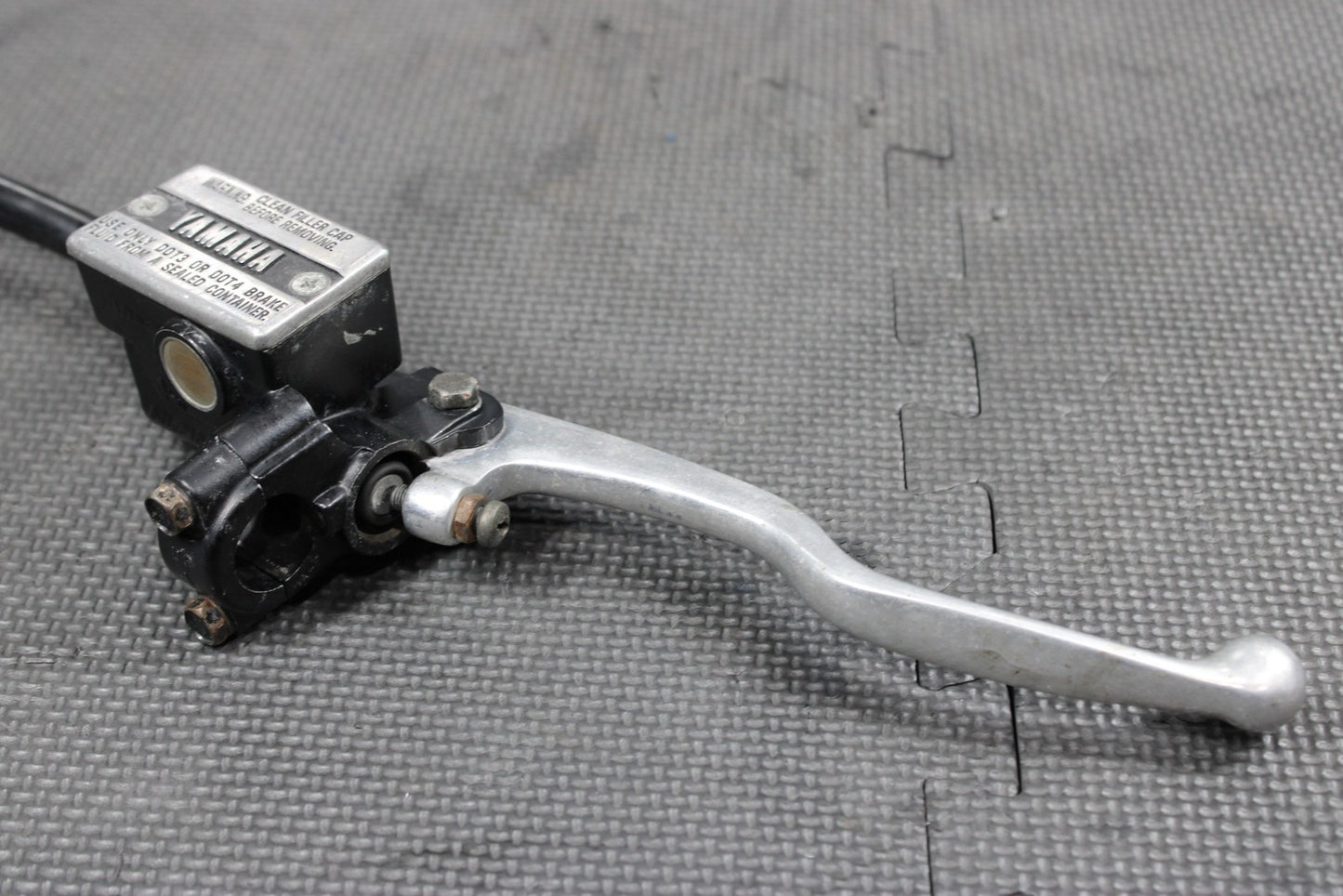 1991 YAMAHA BANSHEE 350 87 - 94 OEM FRONT BRAKE MASTER CYLINDER W HARDLINES GOOD! - hggarage