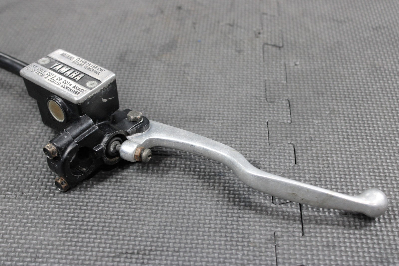 1991 YAMAHA BANSHEE 350 87 - 94 OEM FRONT BRAKE MASTER CYLINDER W HARDLINES GOOD! - hggarage