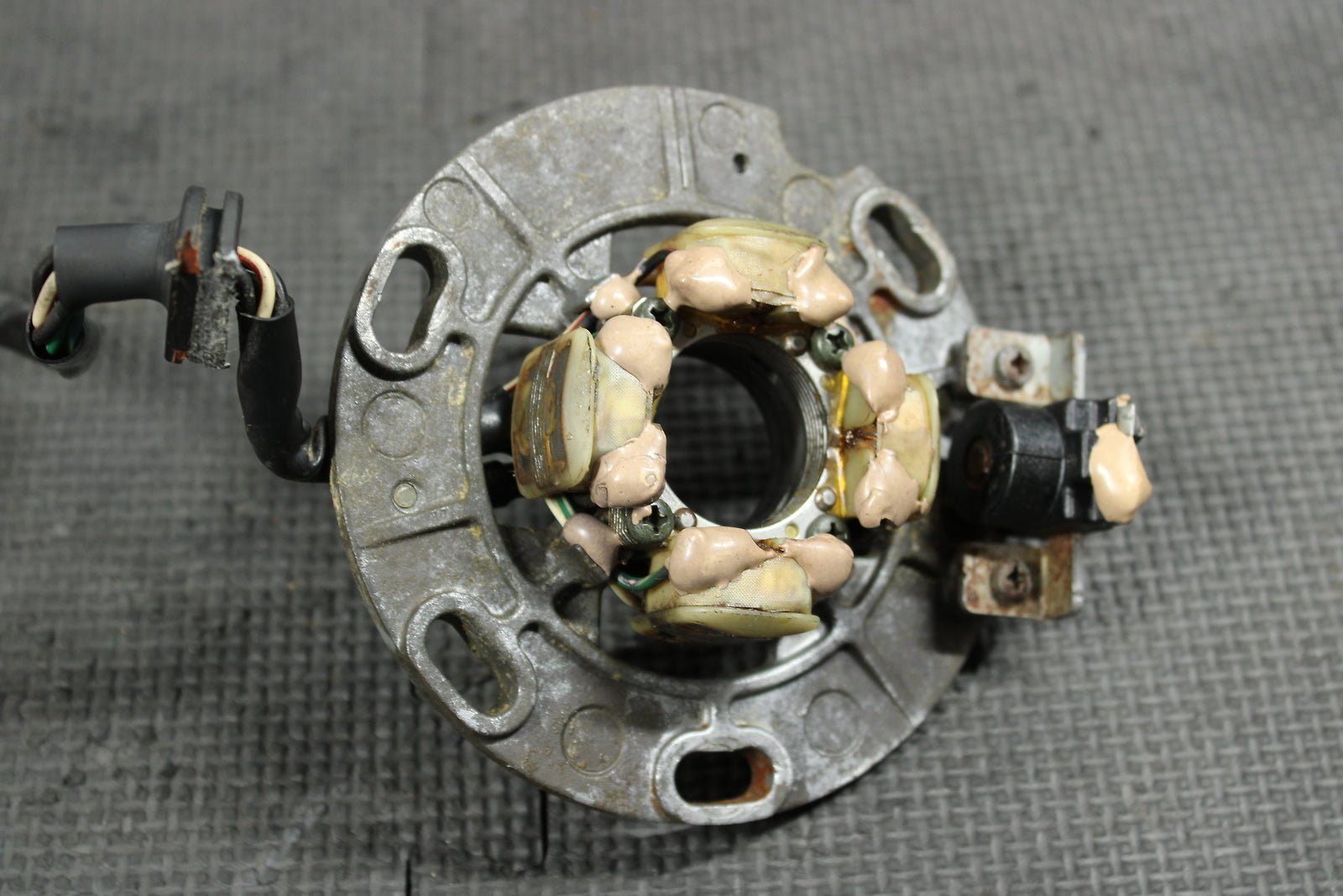 2002 02 - 04 YAMAHA YZ125 OEM STATOR MAGNETO ROTOR FLYWHEEL 4SS - 85560 - 02 - 00 - hggarage
