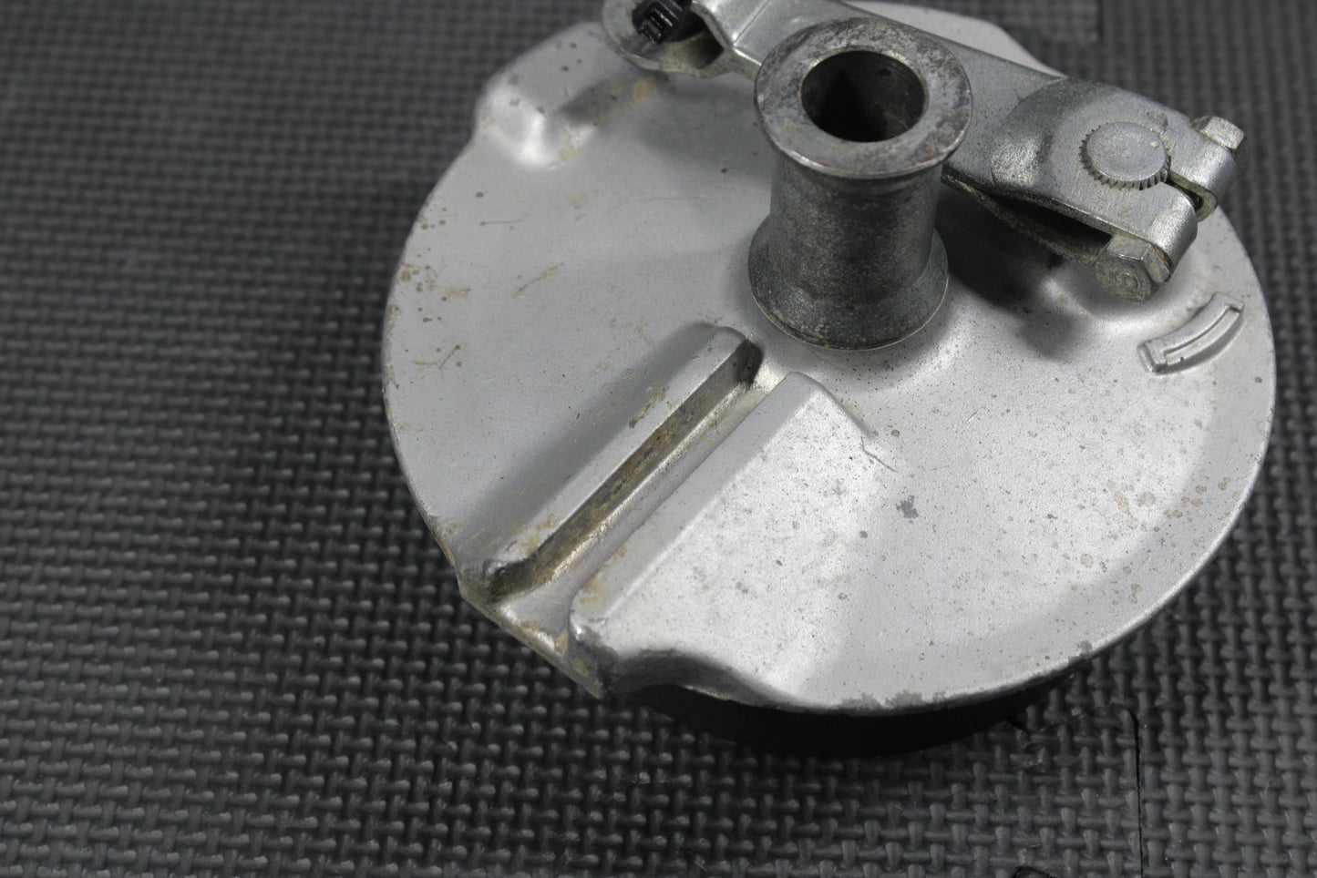 1987 YAMAHA TW200 OEM REAR BACK BRAKE DRUM ASSEMBLY GOOD! - hggarage