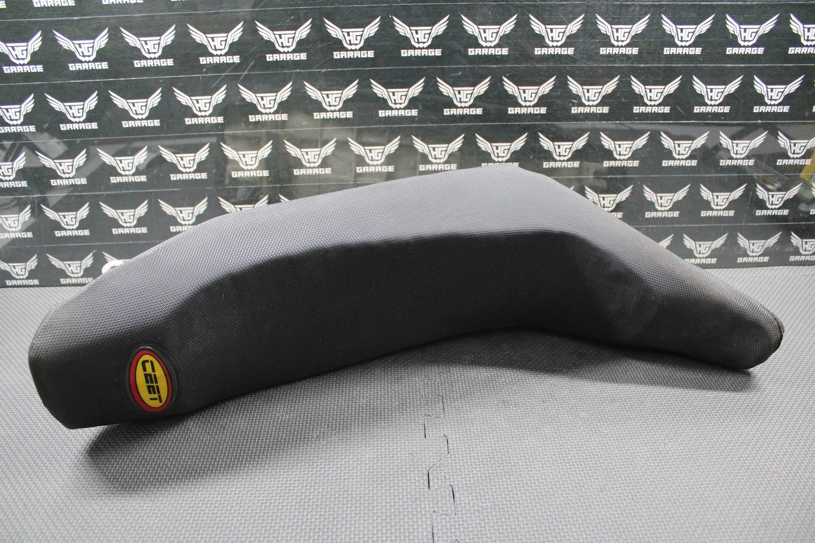 1999 SUZUKI RM250 OEM SEAT SADDLE FOAM PAN SHAVED LOW W/ CEET GRIPPER COVER - hggarage