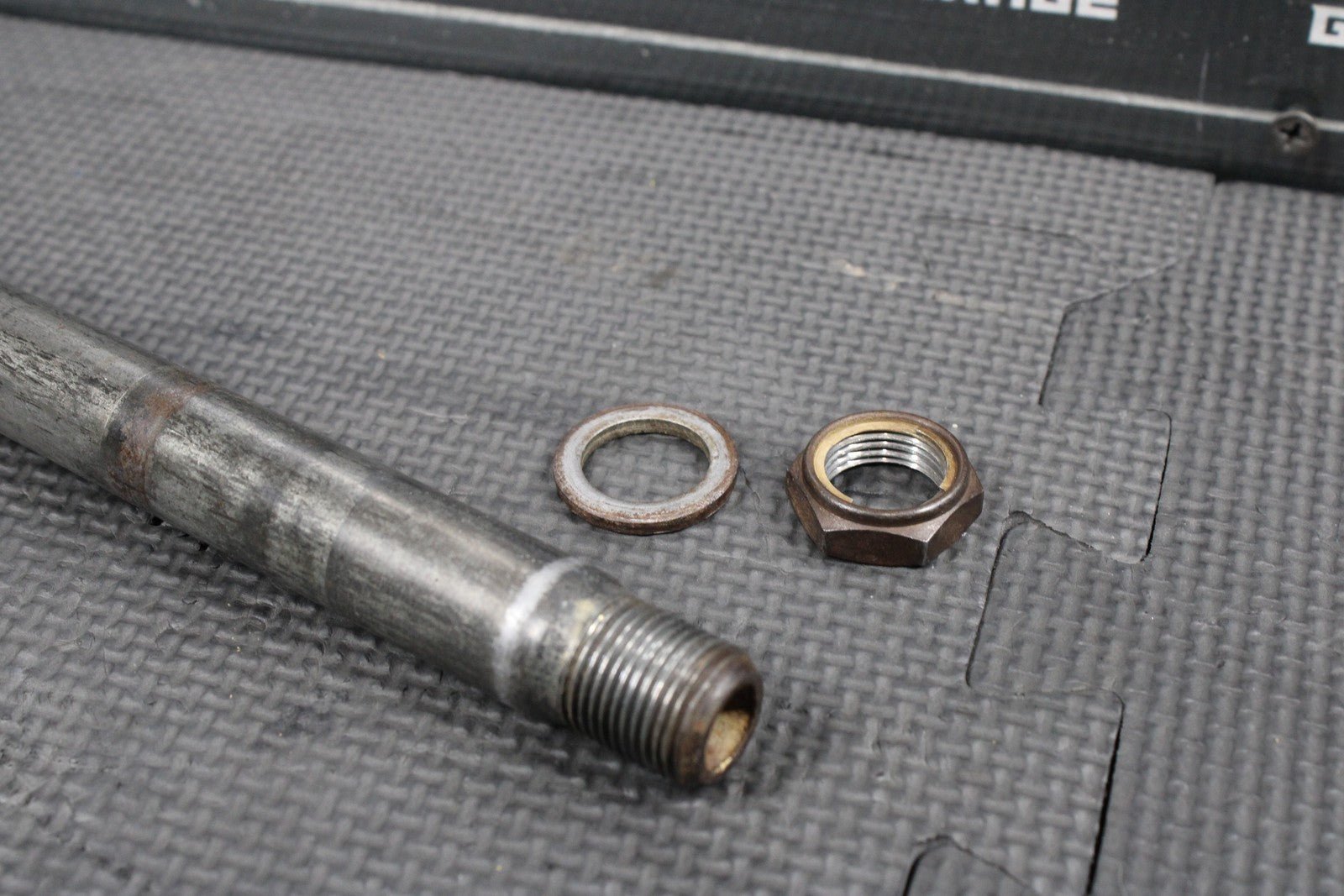 2000 SUZUKI 00 - 04 DRZ400 DRZ400E OEM FRONT WHEEL RIM AXLE PIVOT BOLT - hggarage