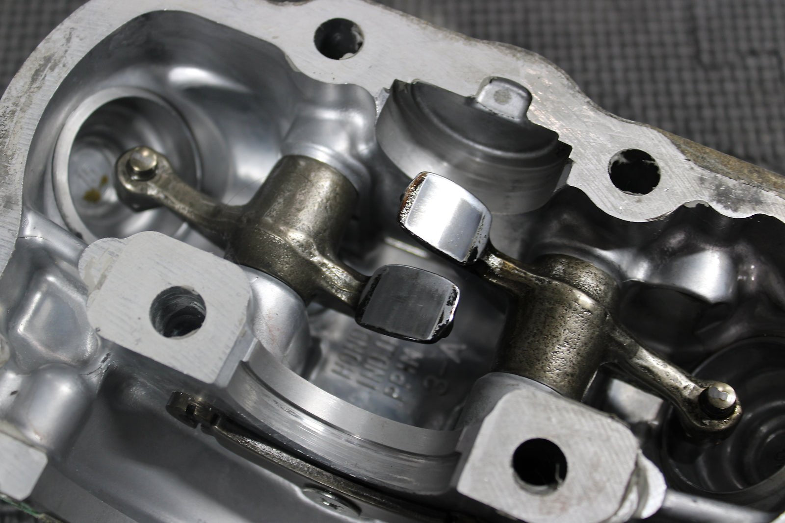 2005 HONDA CRF150F ENGINE MOTOR CYLINDER HEAD COVER VALVE ROCKER ASSEMBLY 12000 - hggarage