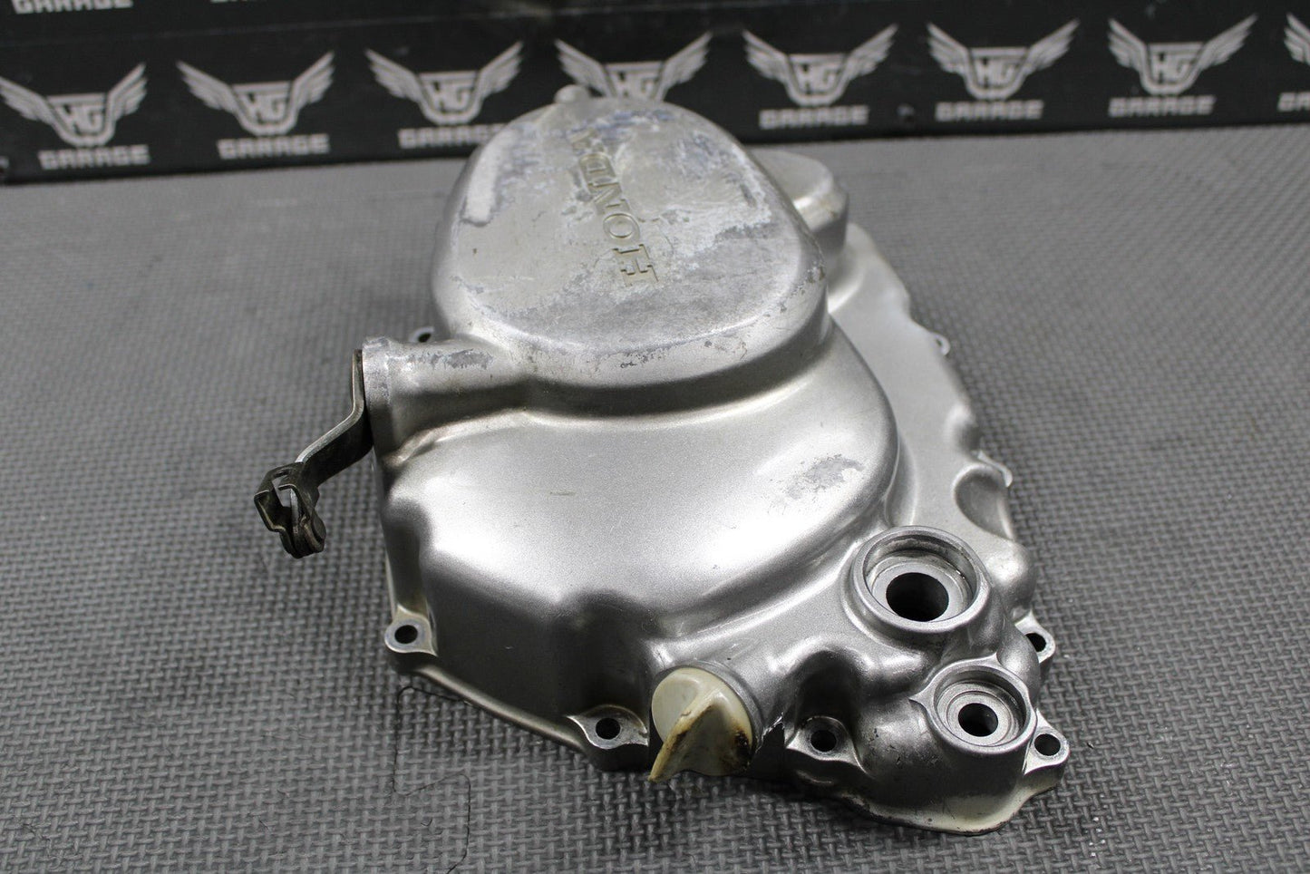1999 HONDA XR200R 90 - 02 OEM ENGINE RIGHT CRANKCASE CLUTCH COVER 11330 - KT0 - 830 - hggarage