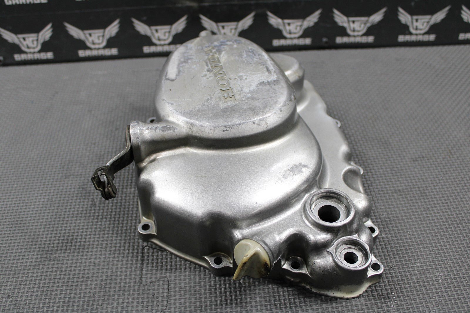 1999 HONDA XR200R 90 - 02 OEM ENGINE RIGHT CRANKCASE CLUTCH COVER 11330 - KT0 - 830 - hggarage