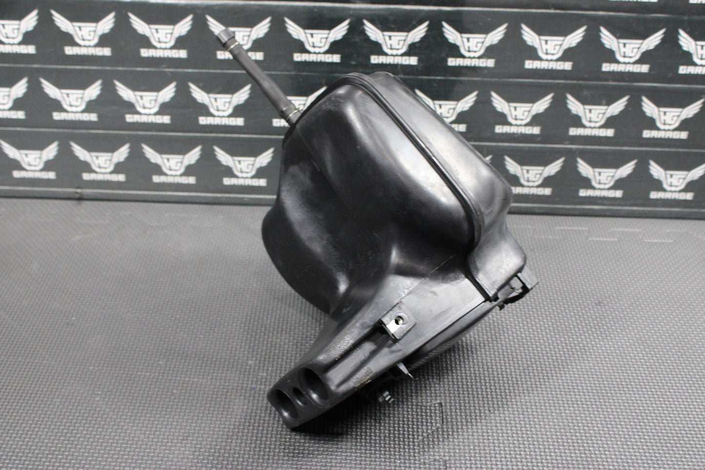 2005 SUZUKI DR200SE OEM AIRBOX INTAKE AIR CLEANER CASE ASSEMBLY - hggarage