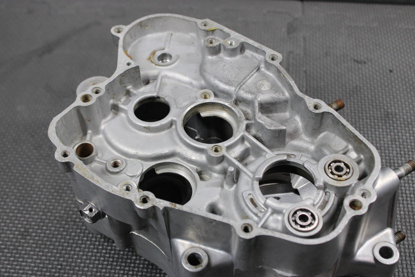 2001 KAWASAKI 01 - 05 KX100 KX85 OEM LEFT RIGHT ENGINE MOTOR CRANKCASE CRANK CASES - hggarage