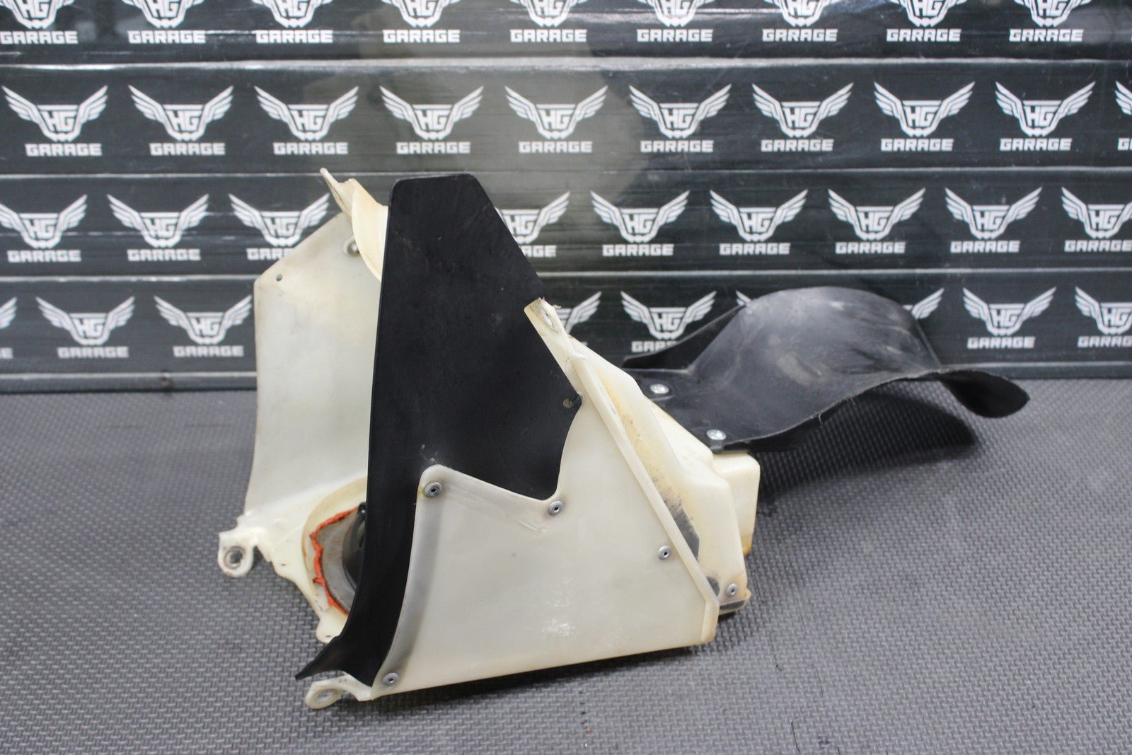 1998 HONDA CR125R OEM AIRBOX INTAKE AIR CLEANER CASE 17210 - KZ4 - J00 - hggarage