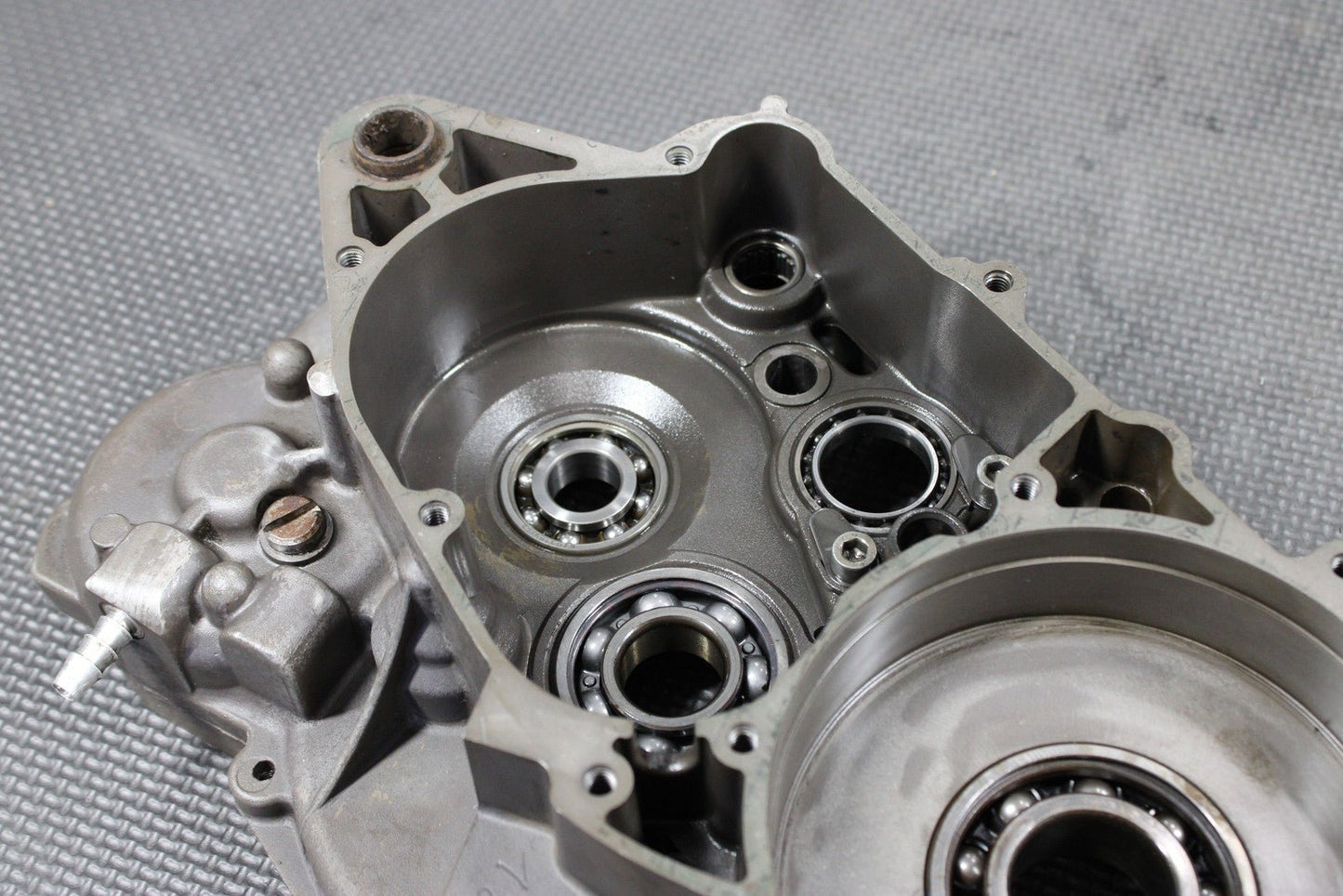 2000 KTM 250 EXC OEM LEFT RIGHT ENGINE MOTOR CRANKCASE CRANK CASES BLOCK - hggarage