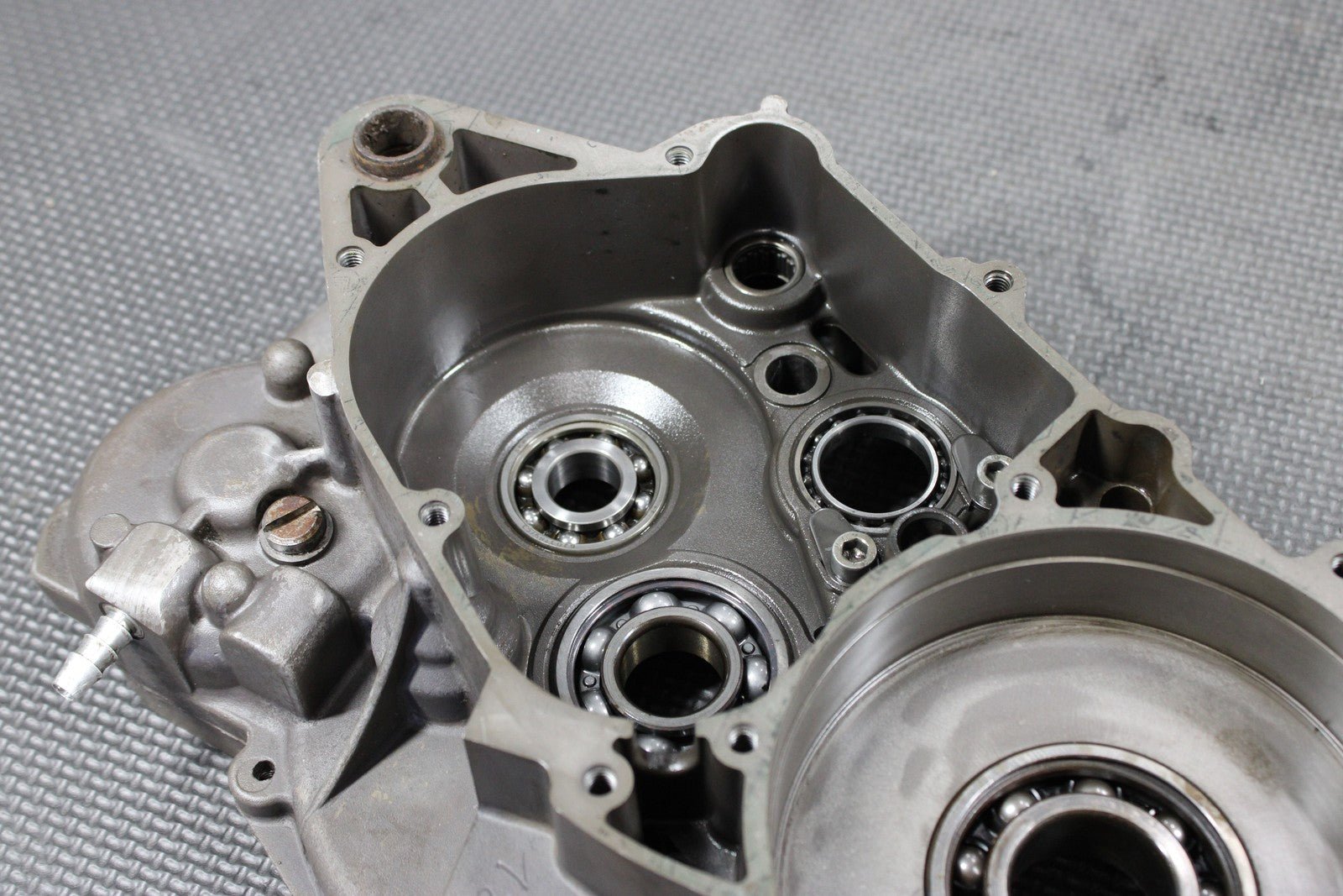 2000 KTM 250 EXC OEM LEFT RIGHT ENGINE MOTOR CRANKCASE CRANK CASES BLOCK - hggarage