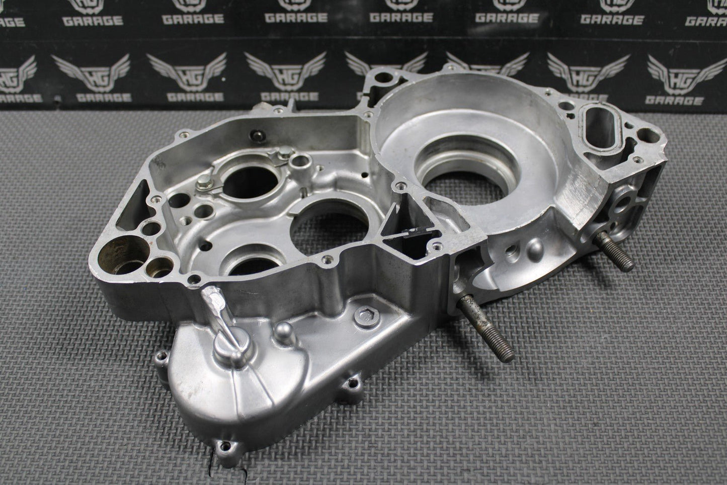 1995 93 - 96 HONDA CR250R OEM RIGHT ENGINE CRANKCASE CRANK CASE 11100 - KZ3 - 406 CRAC - hggarage