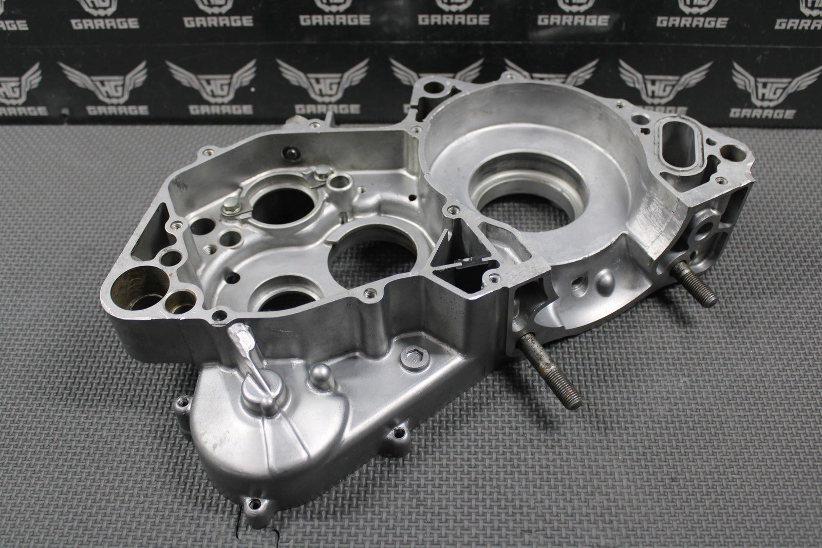 1995 93 - 96 HONDA CR250R OEM RIGHT ENGINE CRANKCASE CRANK CASE 11100 - KZ3 - 406 CRAC - hggarage