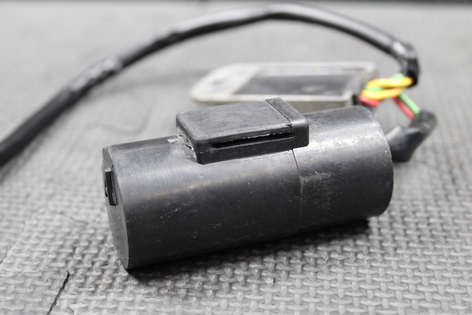 2002 HONDA 02 - 07 CR250R OEM RECTIFIER VOLTAGE REGULATOR WIRING 31600 - KZ3 - J41 - hggarage