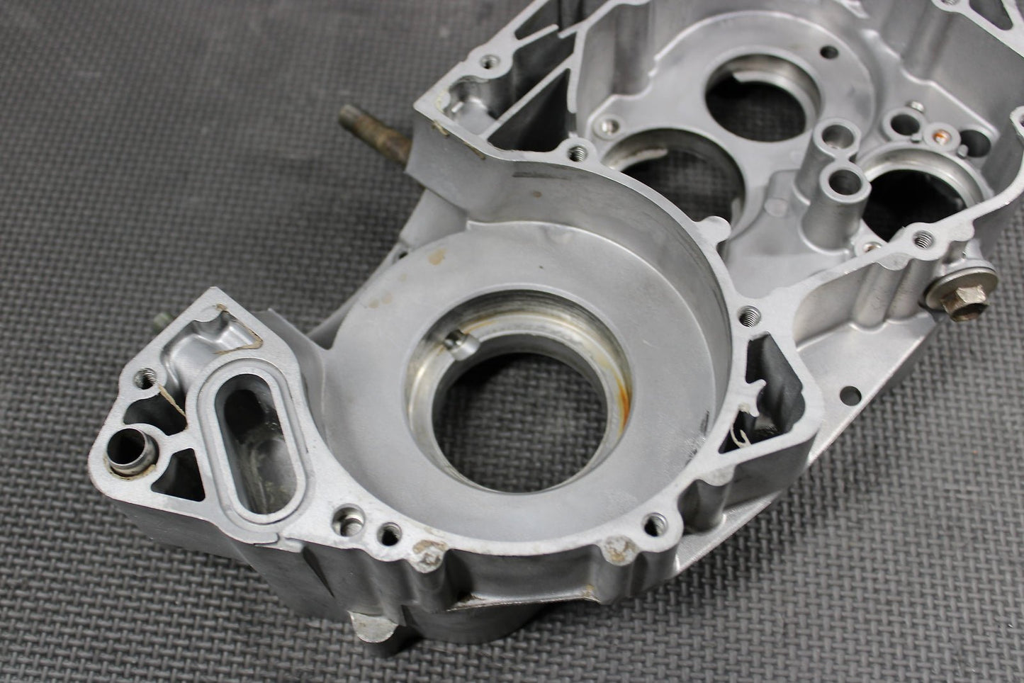 2000 YAMAHA YZ250 OEM RIGHT ENGINE MOTOR CRANKCASE CRANK CASE BLOCK - hggarage