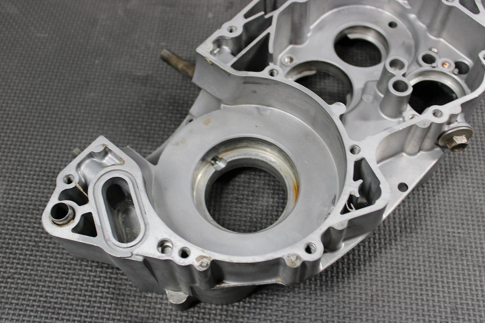 2000 YAMAHA YZ250 OEM RIGHT ENGINE MOTOR CRANKCASE CRANK CASE BLOCK - hggarage
