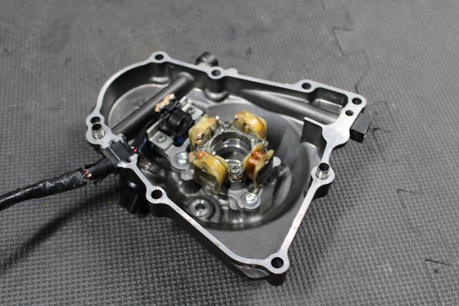 2008 YAMAHA YZ450F STATOR MAGNETO ROTOR FLYWHEEL 2S2 - 85550 - 00 - 00 - hggarage