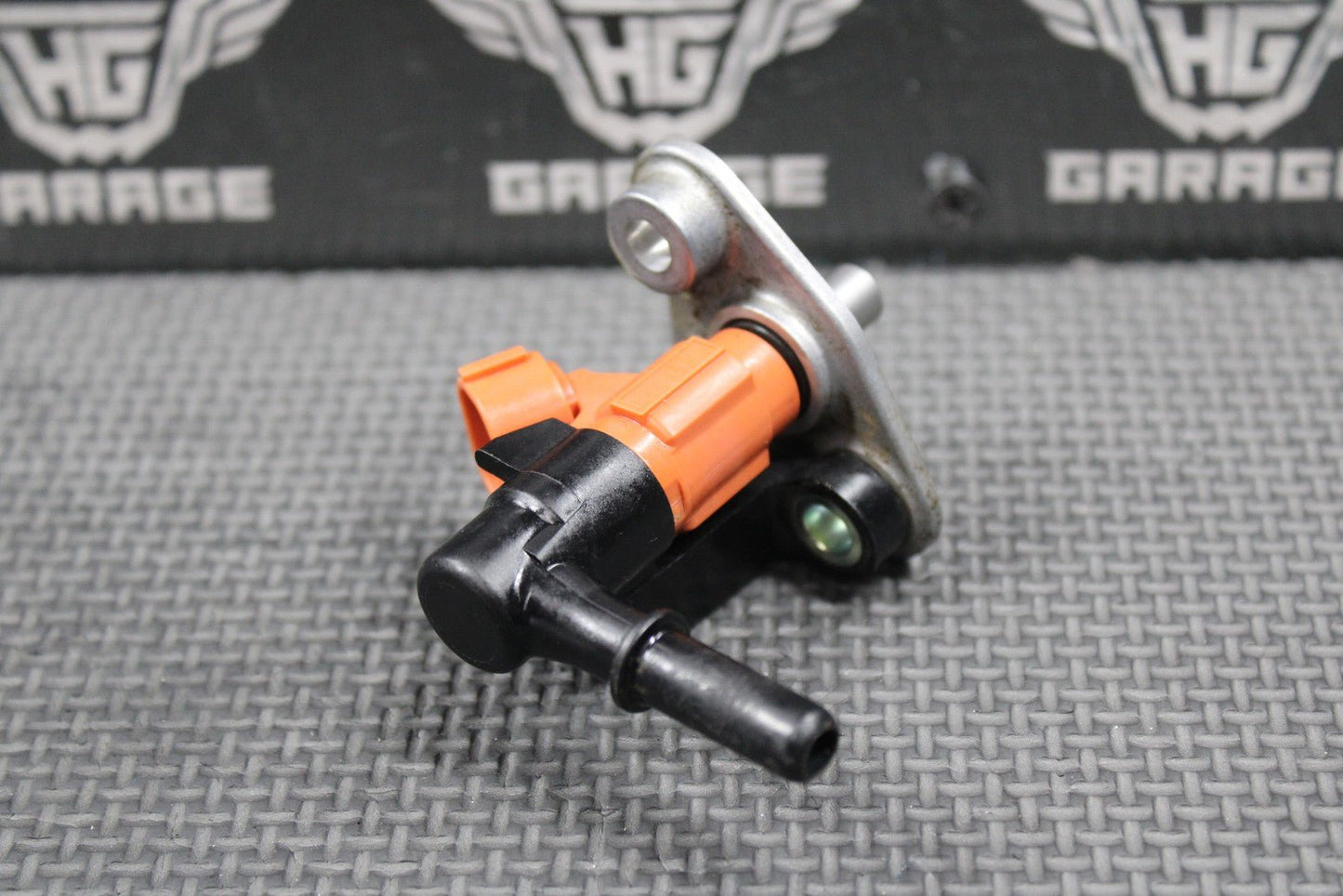 2020 SUZUKI 19 - 25 RMZ250 OEM FUEL INJECTOR AIRBOX MOUNT NOZZLE 15710 - 46K10 GOOD! - hggarage