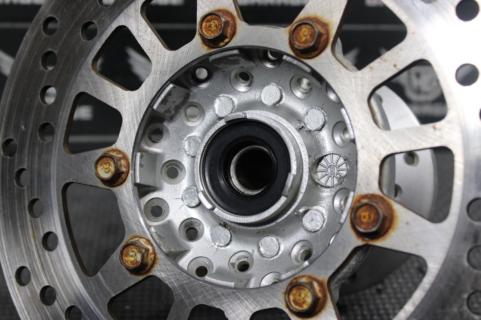 2002 YAMAHA 99 - 04 TTR225 05 - 22 TTR230 OEM FRONT WHEEL RIM HUB 4AN - F5111 - 10 - 35 - hggarage