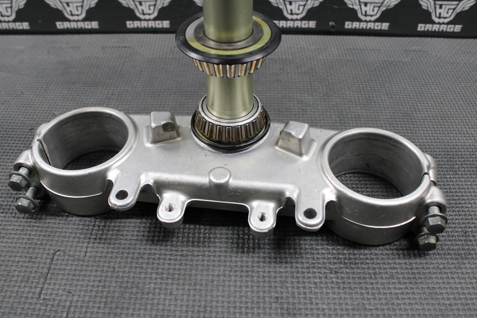 1999 YAMAHA YZ125 OEM FRONT FORKS CLAMP LOWER TRIPLE TREE STEM 5DH - 23340 - M0 - 00 - hggarage