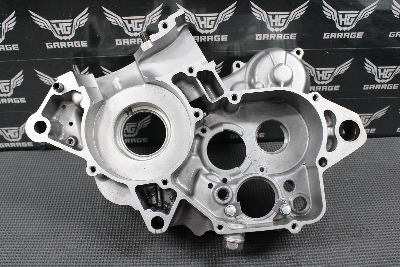 2000 99 - 02 HONDA CR125R OEM RIGHT ENGINE MOTOR CRANKCASE CRANK CASE 11100 - KZ4 - L1 - hggarage