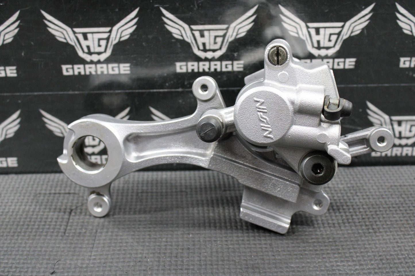 2003 2004 YAMAHA YZ125 OEM NISSIN REAR BACK BRAKE CALIPER BRACKET 5UN - 2580W - 10 - 0 - hggarage
