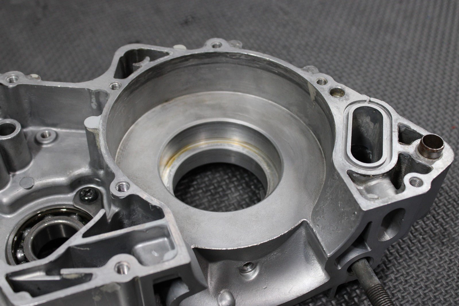 2001 99 - 01 YAMAHA YZ250 OEM RIGHT MOTOR CRANKCASE CRANK CASES BLOCK READ DESC! - hggarage