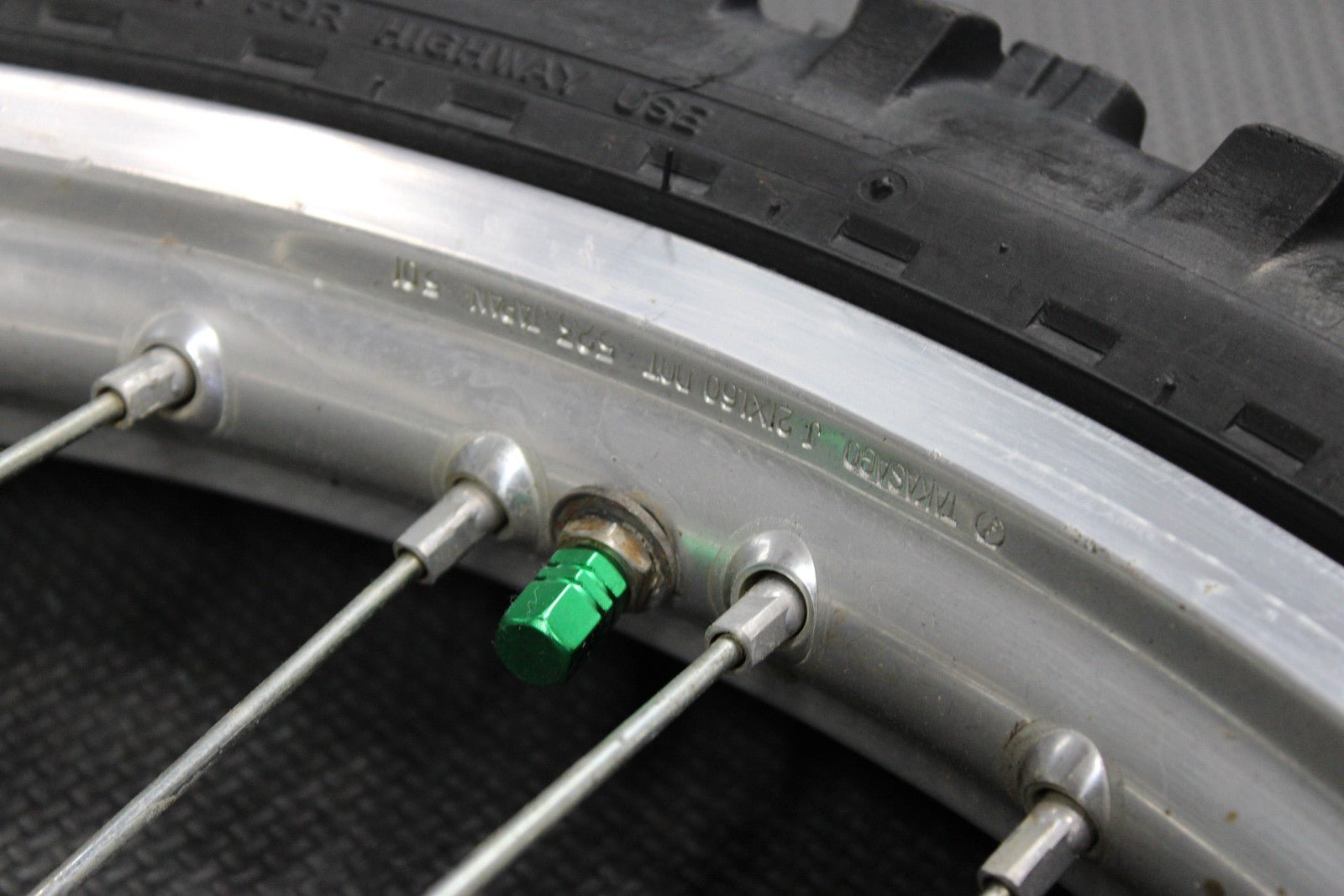 2002 HONDA 02 - 03 CR250R OEM FRONT WHEEL RIM HUB SPOKES ASSEMLBY 44650 - KZ3 - J40 - hggarage