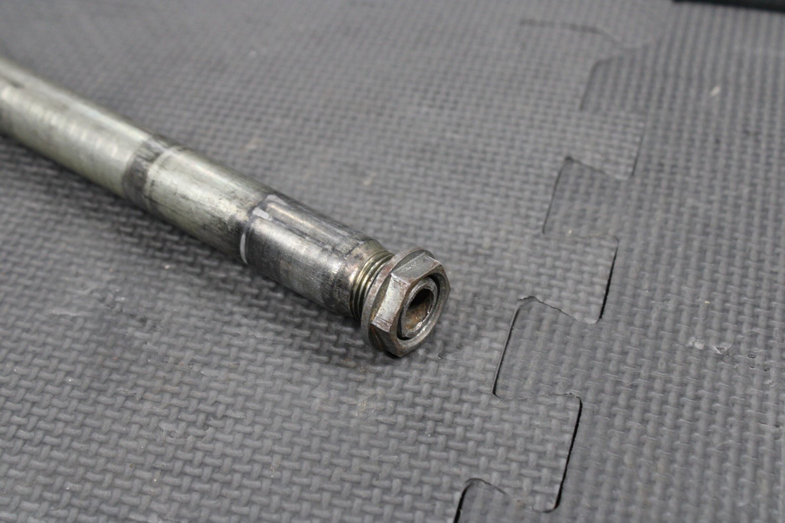 2000 SUZUKI 96 - 00 RM125 OEM FRONT WHEEL RIM AXLE PIVOT BOLT 54711 - 36E00 - hggarage