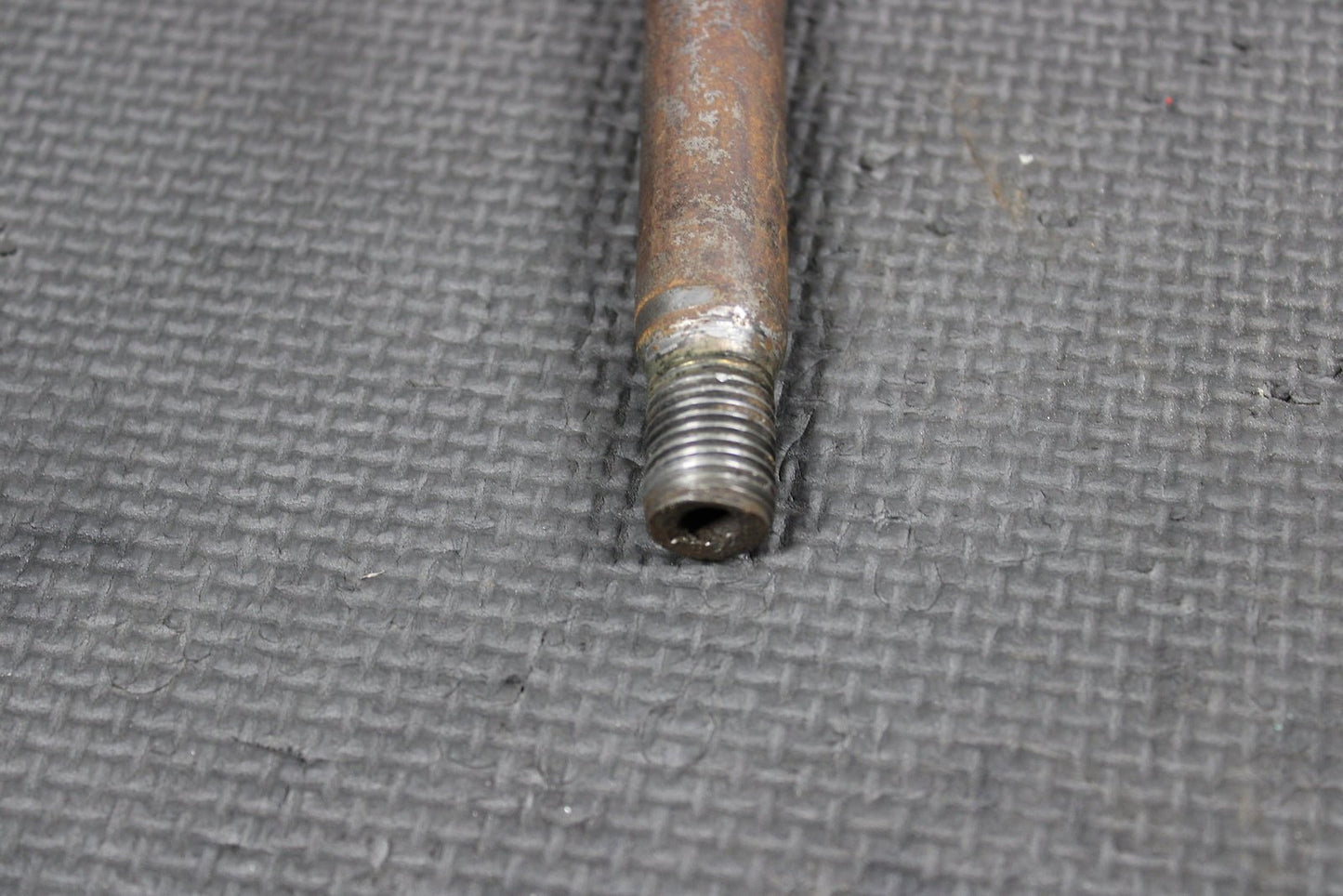 2000 HONDA CR125R CR250 CR250R OEM REAR BACK SWINGARM BOLT SUSPENSION PIVOT AXLE - hggarage