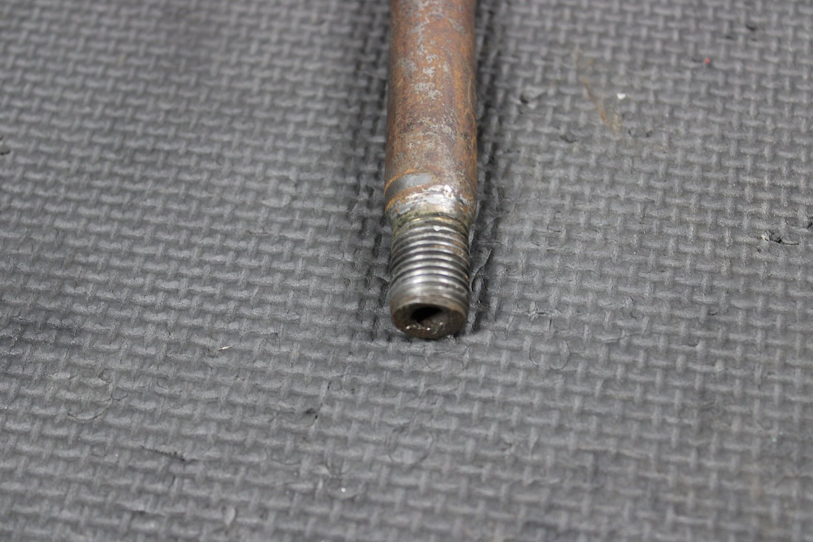 2000 HONDA CR125R CR250 CR250R OEM REAR BACK SWINGARM BOLT SUSPENSION PIVOT AXLE - hggarage