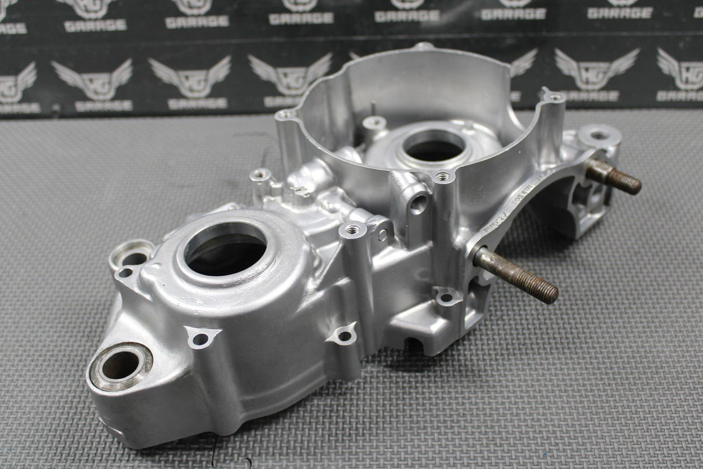 2000 2001 HONDA CR250R OEM LEFT ENGINE CRANKCASE CRANK CASE 11200 - KZ3 - P00 NICE!! - hggarage
