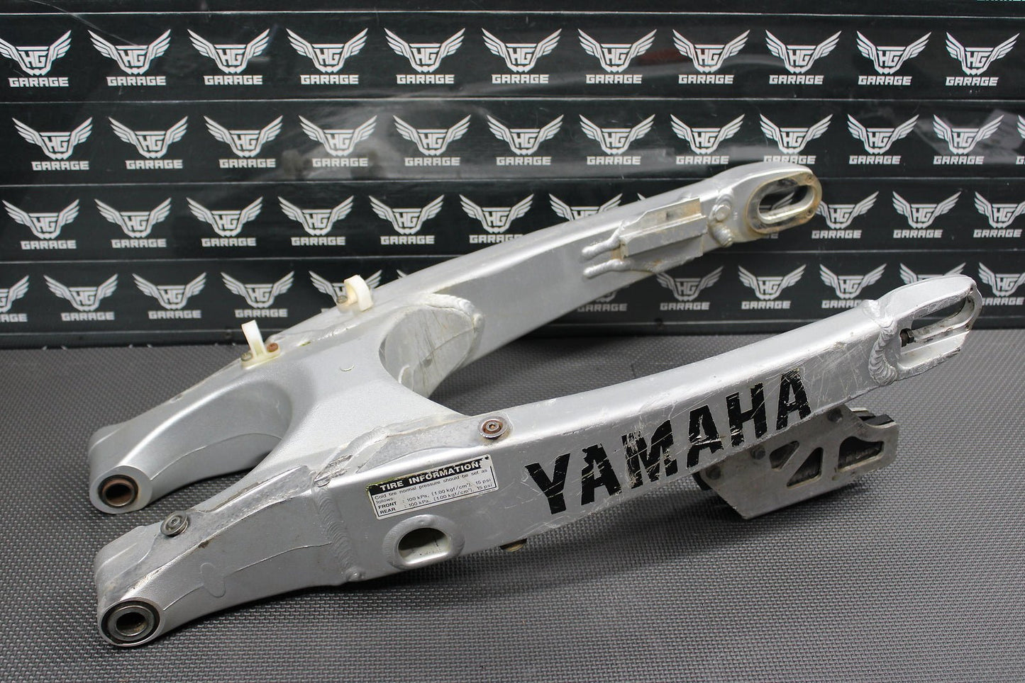2002 Yamaha YZ426F OEM Swingarm Swing Arm Suspension 5NY - 22110 - 00 - 00 - hggarage
