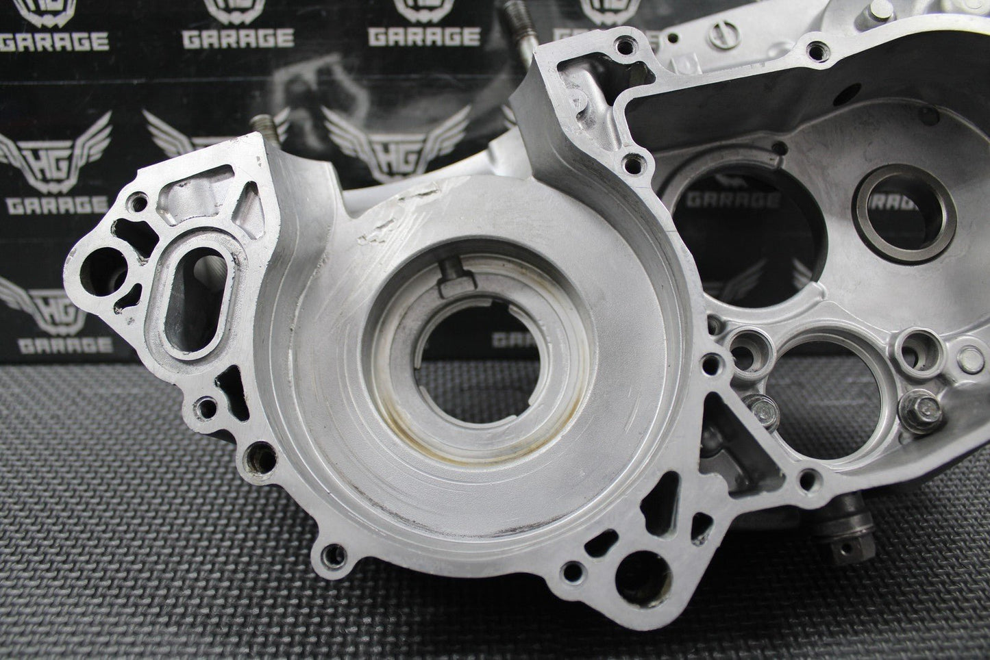 2006 2007 KAWASAKI KX250 OEM RIGHT ENGINE CRANKCASE CRANK CASE 14001 - 0065 GOOD! - hggarage