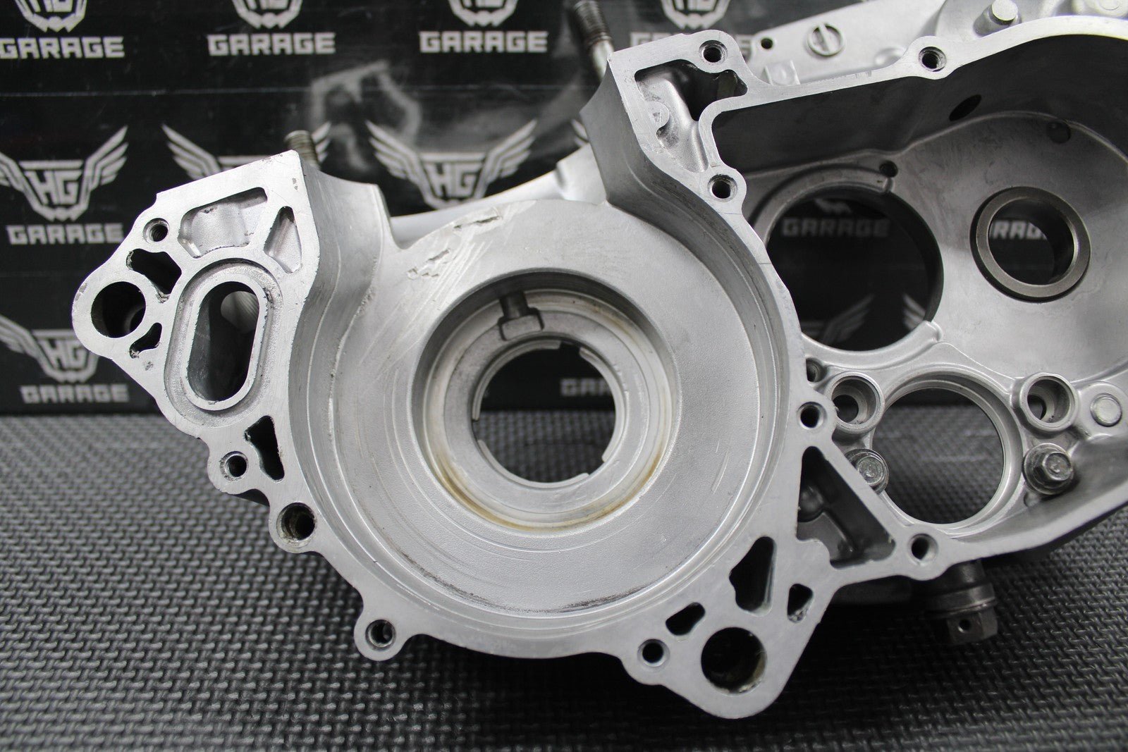2006 2007 KAWASAKI KX250 OEM RIGHT ENGINE CRANKCASE CRANK CASE 14001 - 0065 GOOD! - hggarage
