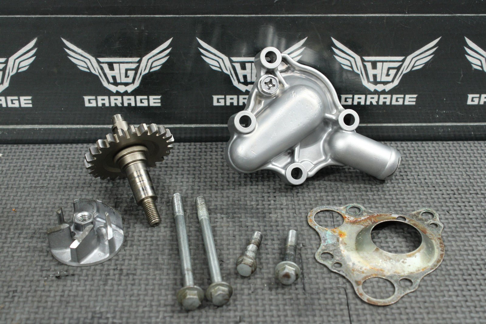 2000 97 - 04 HONDA CR125R OEM ENGINE WATER PUMP W HOUSING 19221 - KZ4 - B00 GOOD! - hggarage