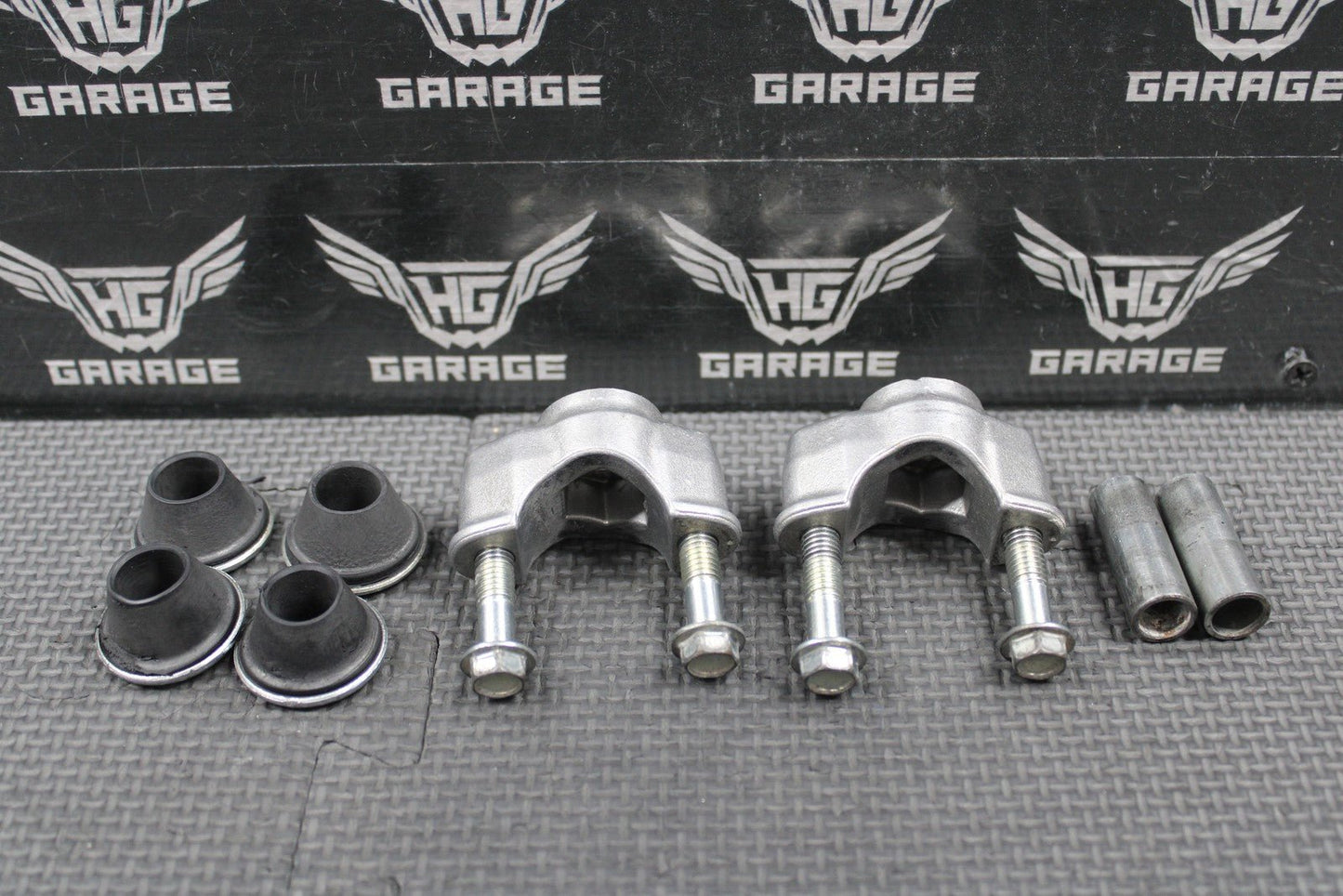 2019 SUZUKI 16 - 25 RMZ250 OEM LOWER HANDLEBAR HOLDER BAR CLAMPS 1 - 1/8 56221 - 49H40 - hggarage