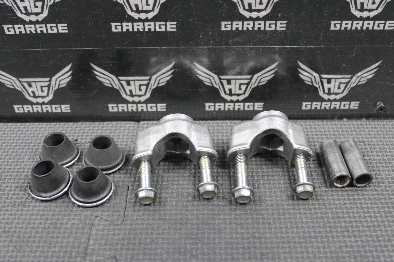 2019 SUZUKI 16 - 25 RMZ250 OEM LOWER HANDLEBAR HOLDER BAR CLAMPS 1 - 1/8 56221 - 49H40 - hggarage